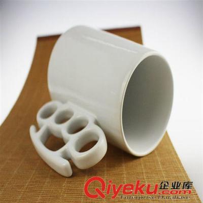 創(chuàng)意與力量結合 廣州錦陶陶瓷實業(yè)現(xiàn)貨純白色拳擊杯詳解